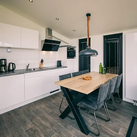 Sustainably Built, 2 Bathroom Bungalow, In 2 Nature Reserves