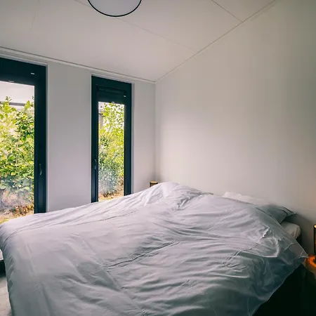 Sustainably Built, 2 Bathroom Bungalow, In 2 Nature Reserves * Herkingen