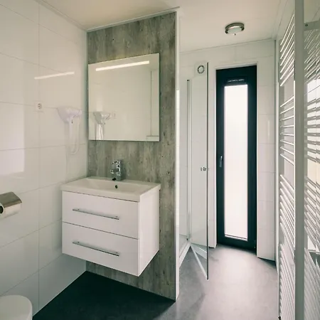 Sustainably Built, 2 Bathroom Bungalow, In 2 Nature Reserves Holiday home Herkingen