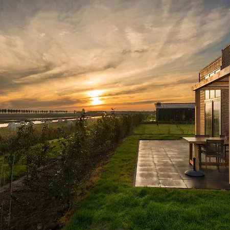 Sustainably Built, 2 Bathroom Bungalow, In 2 Nature Reserves